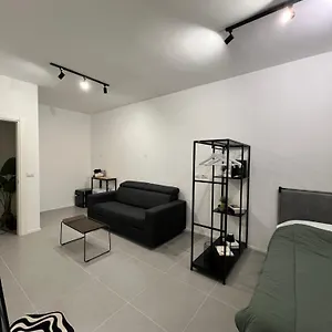 room-12-milano.it-lombardy.com/