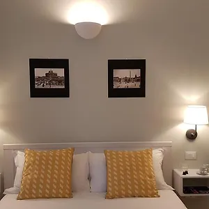 Roman Suite Guest House Bed & Breakfast